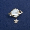 Soldes ! Broche Planète en métal doré, nacre et strass 36×38 mm +