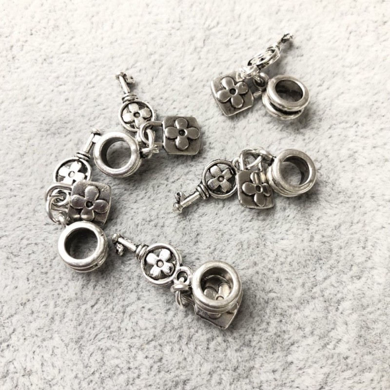 Pendentif clé – 30 mm, Ø 5 mm, conditionnement 20 g, ±12 pièces