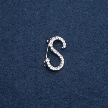 Broche initiale lettre «S» 28×17 mm couleur métal argent
