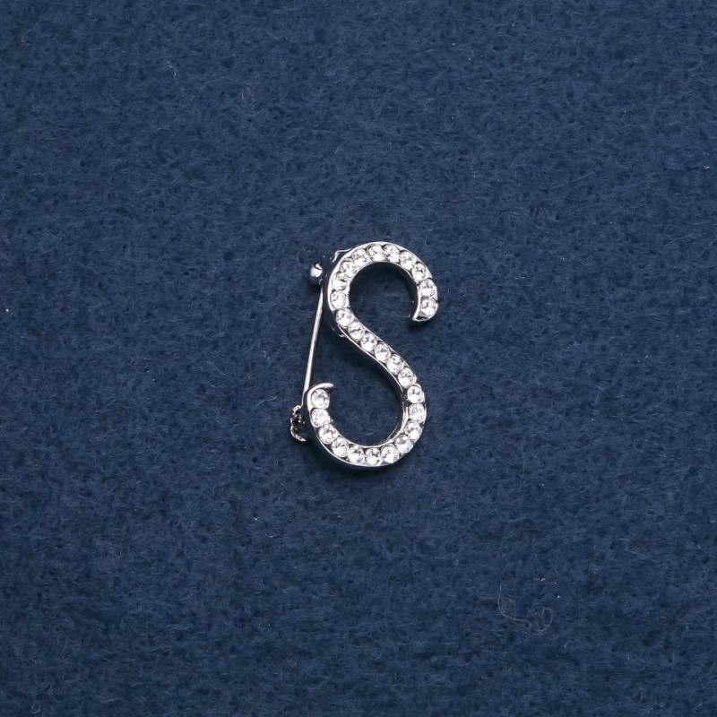 Broche initiale lettre «S» 28×17 mm couleur métal argent