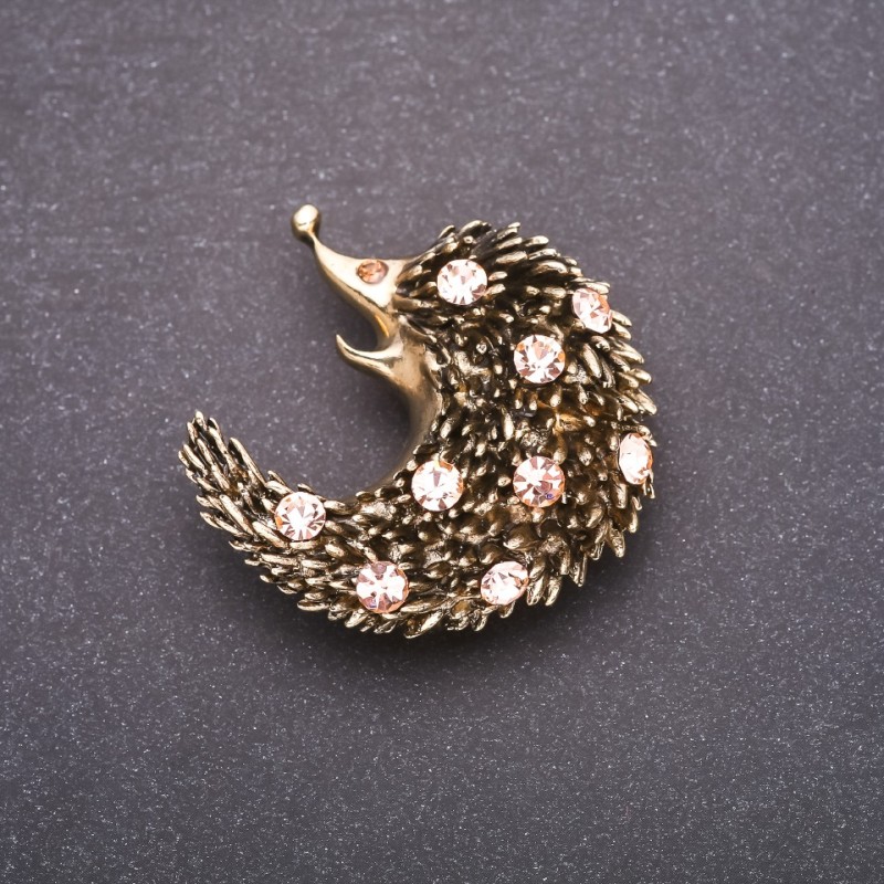 Broche avec strass roses 42 × 42 mm métal jaune