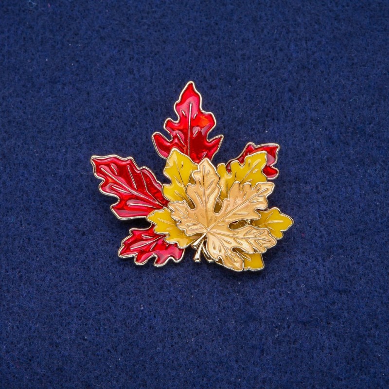 Broche Feuilles émaillées 44×46 mm, métal doré
