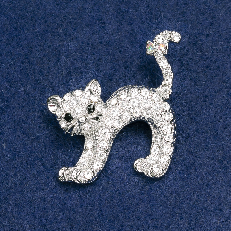 Broche chaton avec strass blancs, métal argenté 36×36 mm