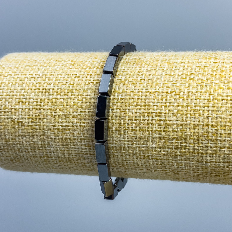 Bracelet en hématite rectangulaire, dimensions 8 × 4 mm, longueur 18 cm (élastique)