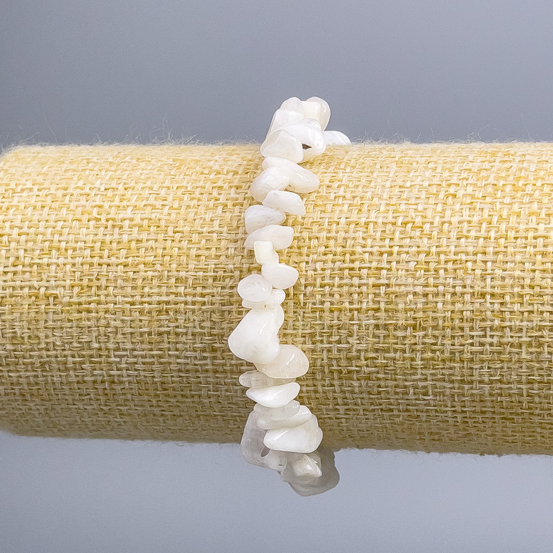 Bracelet en adulaire — éclats, diamètre 7 × 3 mm, longueur 18 cm (élastique)