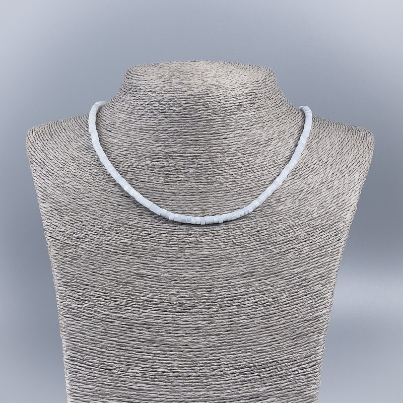 Choker en nacre naturelle blanche teintée