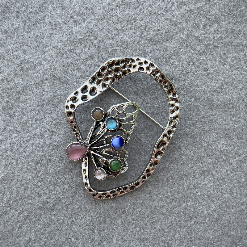 Broche Papillon œil de chat multicolore, métal argenté, 55×43 mm+