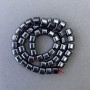 Perles d'hématite en forme de cubes sur fil, diamètre 8 mm ±, longueur 40 cm ±