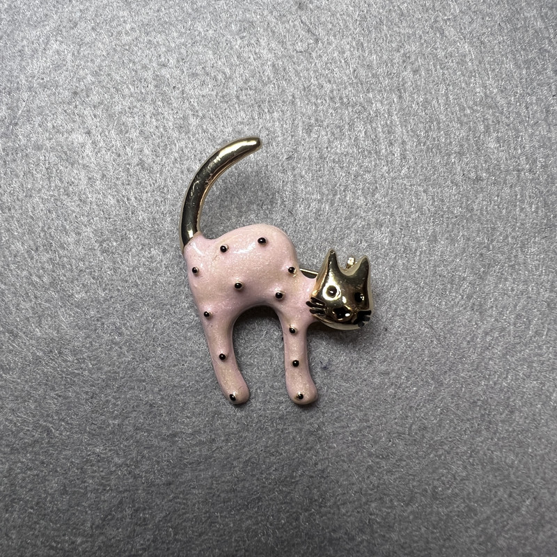 Broche Chaton rose et nacre noire, métal doré 28×37 mm